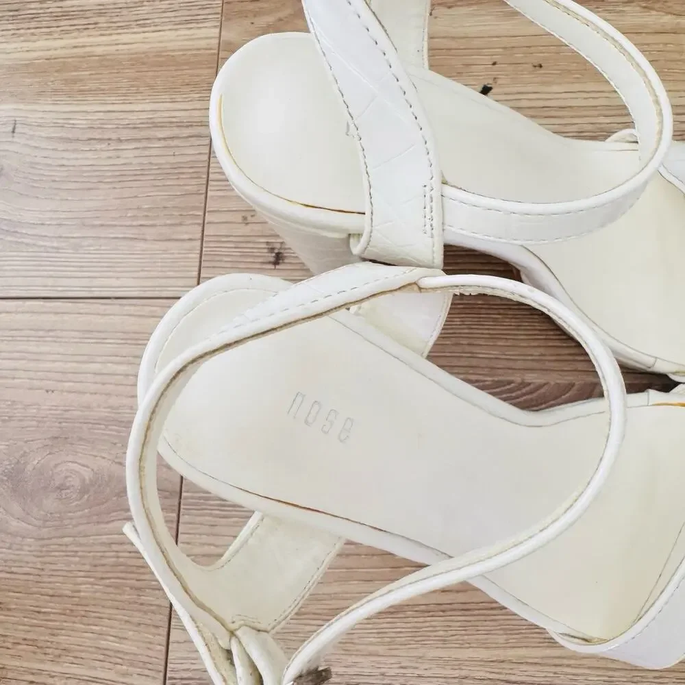 Nose White Leather Slingback Chunky Heels Women’s Size 5.5